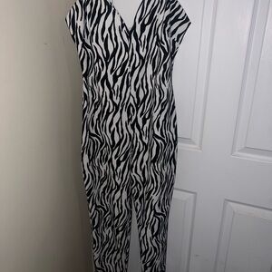 Black & White Zebra Print Jumpsuit - Women's Sleeveless V-Neck